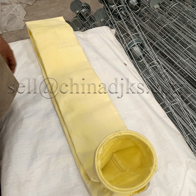 Yakma Tesisi Yüksek Sıcaklık Dayanımı için 133 * 2000mm toz Filtre Torbası